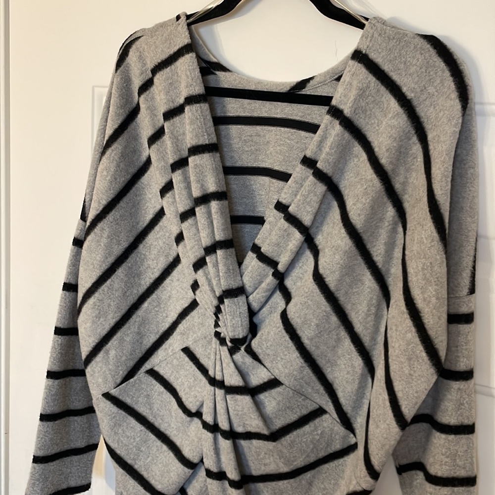 Striped Open Back Sweater - Picture 3 of 5